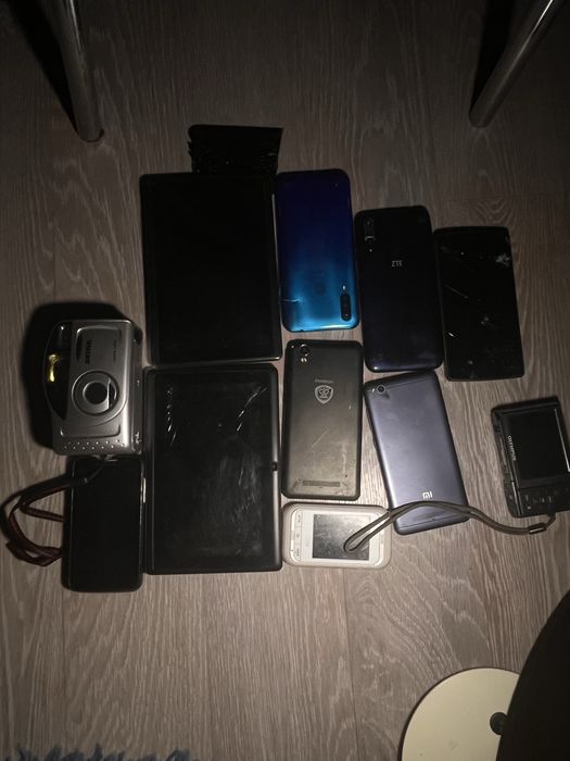 Телефони-планшети-фотоапарати запчастини