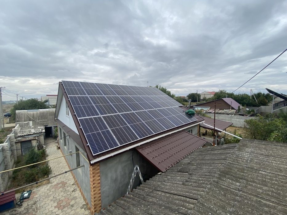 Сонячні панелі, інвертора, кріплення, обладнання для монтажа