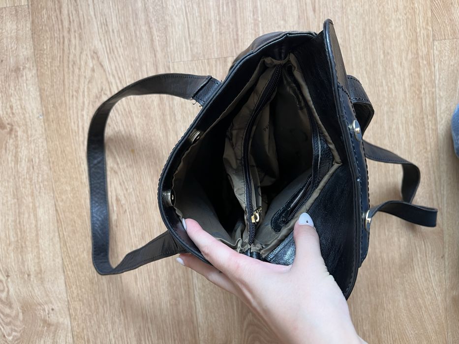 Mala de pele preta mulher