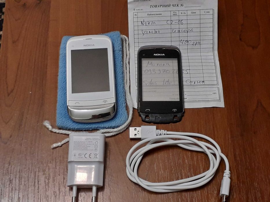 Мобільний телефон NOKIA C2-06 + подарок кнопочний телефон SANYO.
