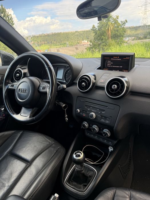 Audi A1 em perfeito estado bancos de couro e teto solar
