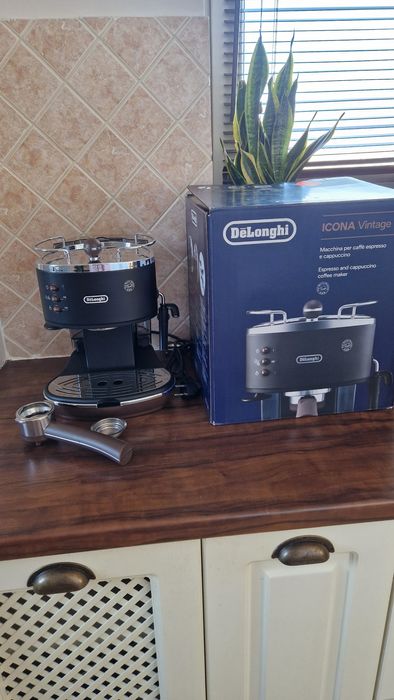 Ekspres Kolbowy ciśnieniowy Prezent De'Longhi Icona Vintage czarny