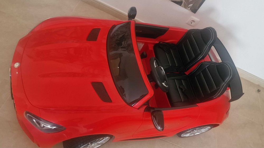 Carro Elétrico Mercedes AMG GTR XL 24V Bateria c/ Comando - Vermelho