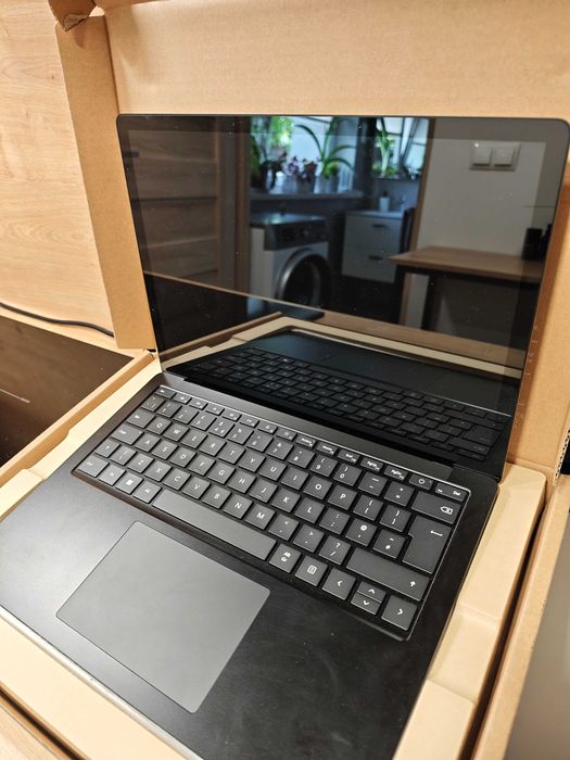 Laptop Microsoft Surface Laptop 5 i7 1265u, Intel IrisXE, 16GB, 256GB