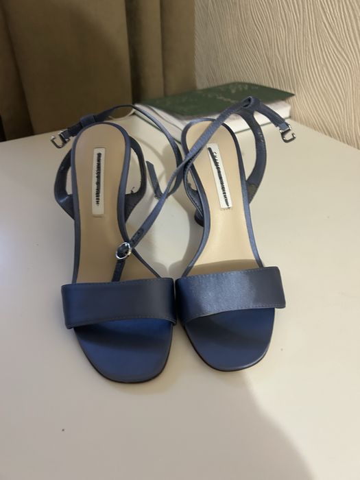 Босоніжки charles and keith