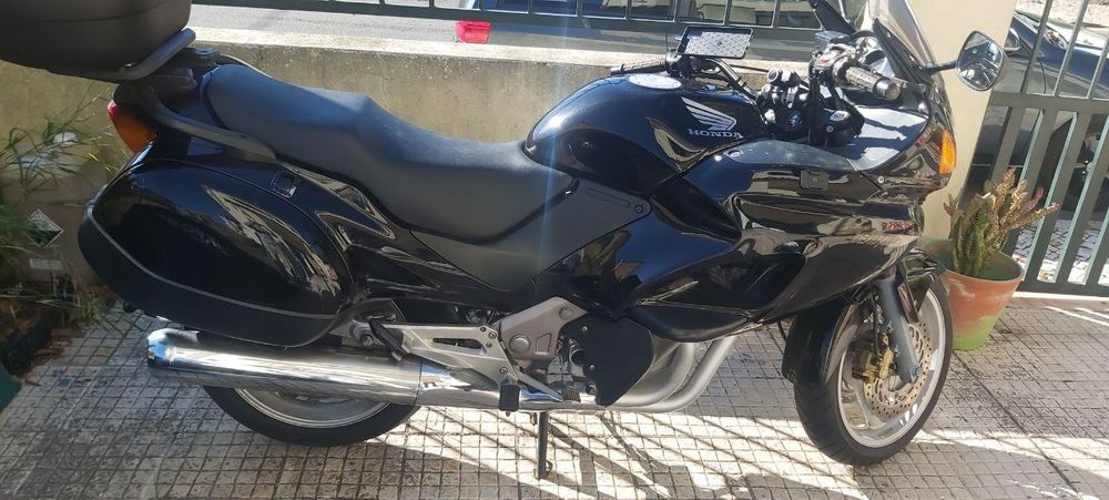 Moto Honda Deauville ano 1998 bom estado com prendas, não aceito trocas
