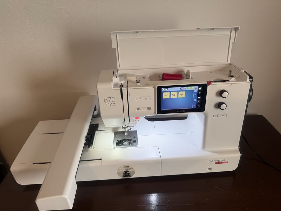 Máquina de Bordar BERNETTE B70