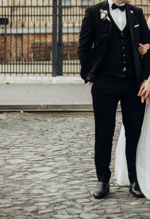 Продам весільний костюм