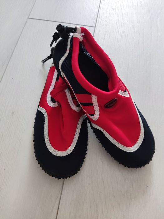 Взуття для купання