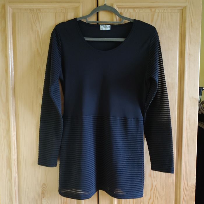 Czarna bluzka damska.