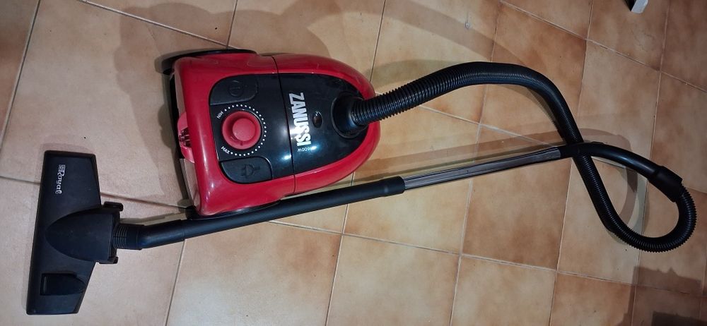 Aspirador Zanussi com saco reutilizável de 1600 Watts