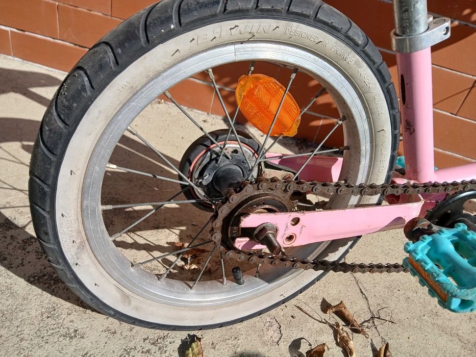 Bicicleta de Criança/Menina B'Twin roda 14, a funcionar perfeitamente.