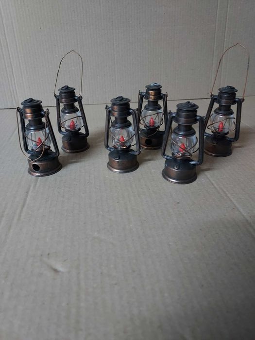 Candeeiro com Afiadeira Miniatura – Peça Decorativa Única