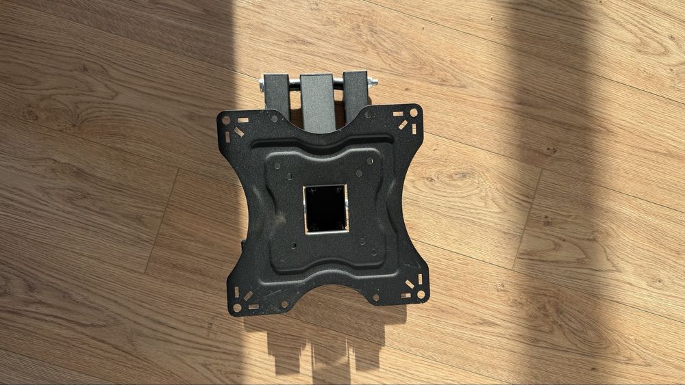 Кронштейн для телевізора, універсальний