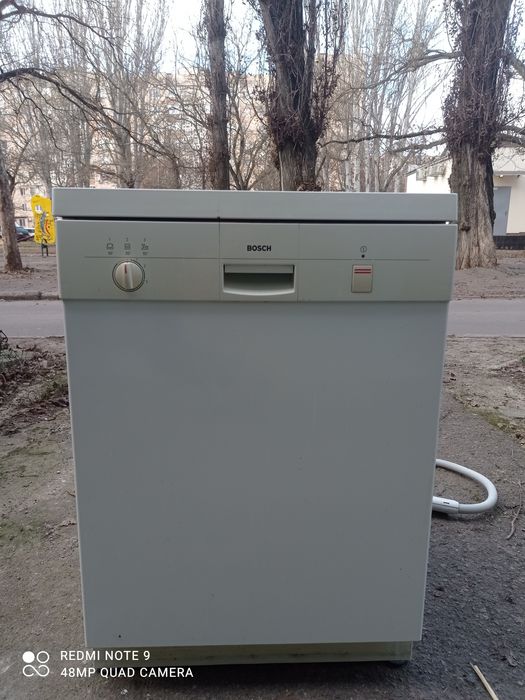 Продам полностью рабочую посудомоечную машину.