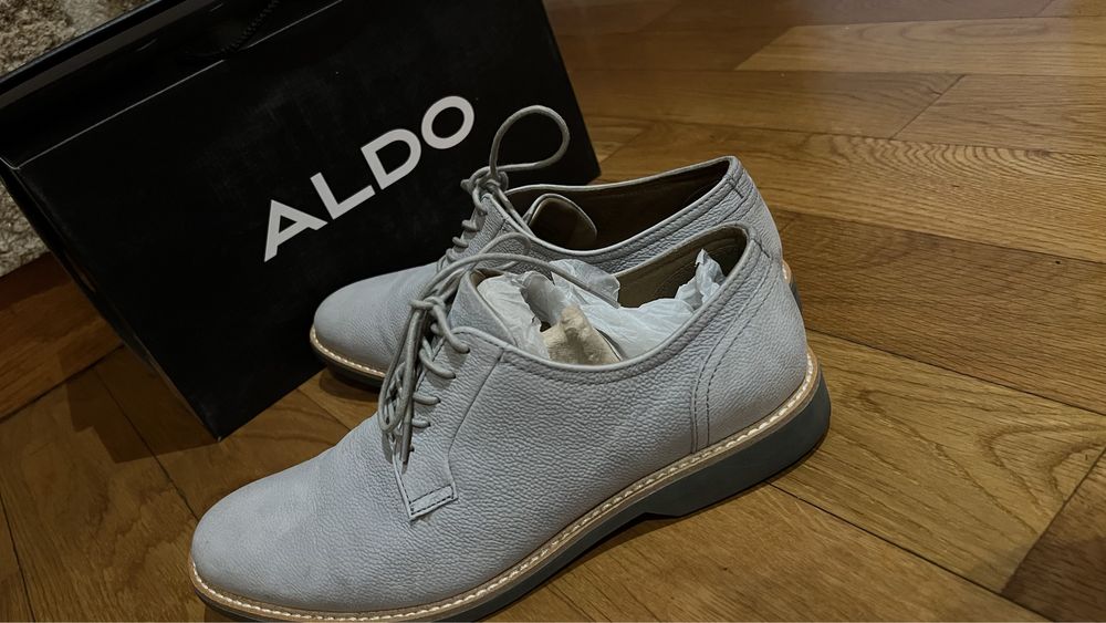 Sapatos novos em pele Aldo