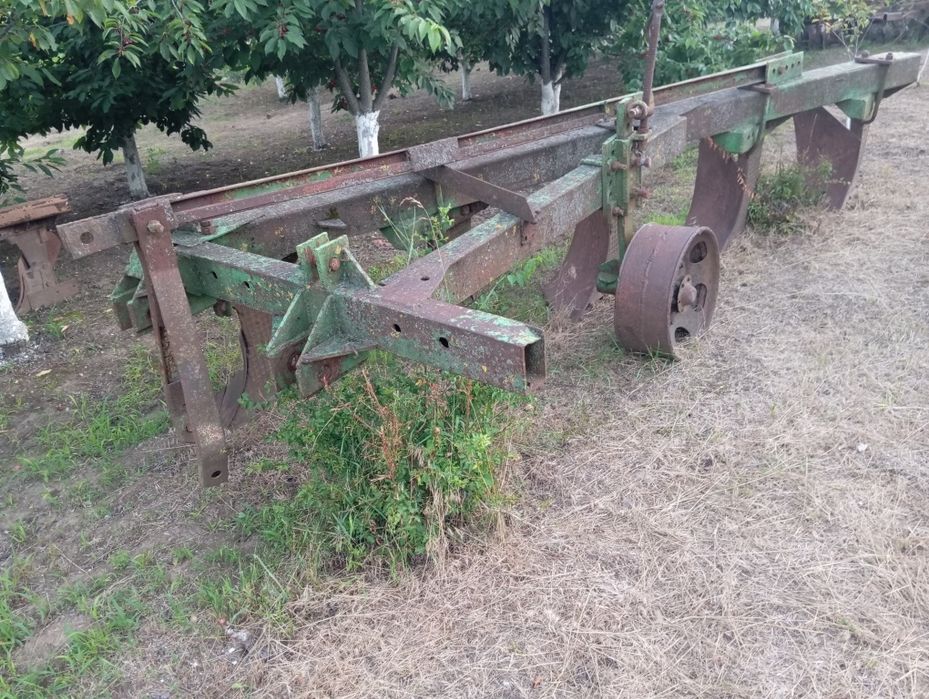 Продам культиватор обприскувач плуг