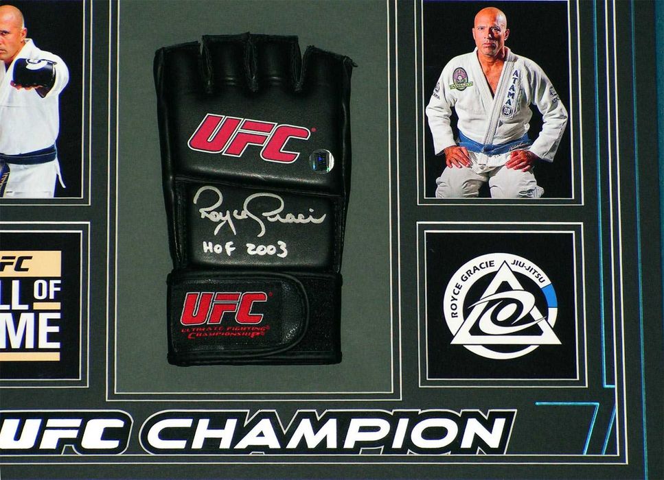 Royce Gracie rękawica UFC z autografem w pięknej oprawie LED