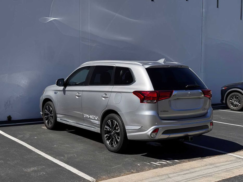 Mitsubishi Outlander      2018