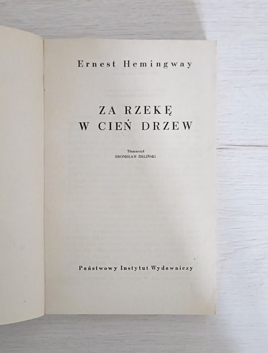 Za rzekę w cień drzew Hemingway wydanie 1