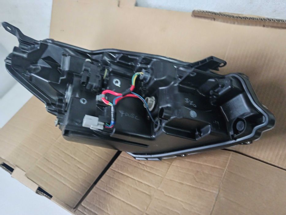 Toyota yaris  фара передня ліва 81170 - 0da30 оригінал