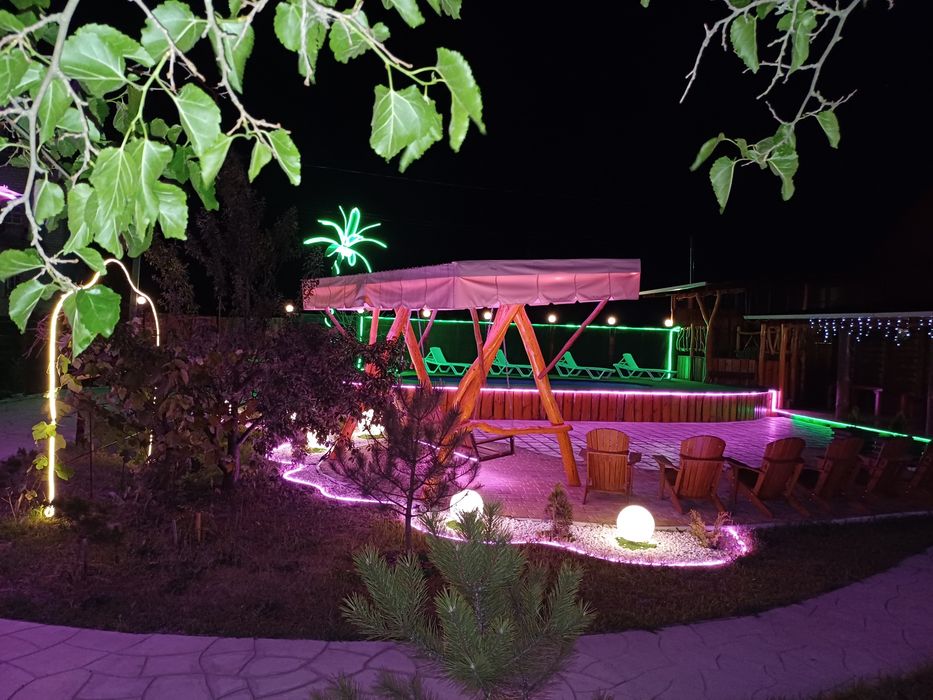 Світло є постійно.  Подобова оренда" БарлігВілла" бассейн баня чан