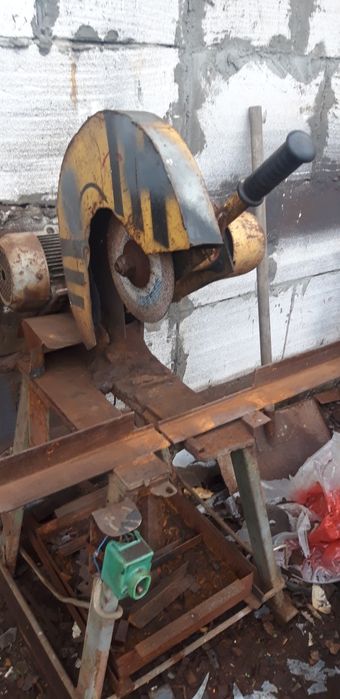 Відрізний станок. Торцювальна маятникова пила по металу.