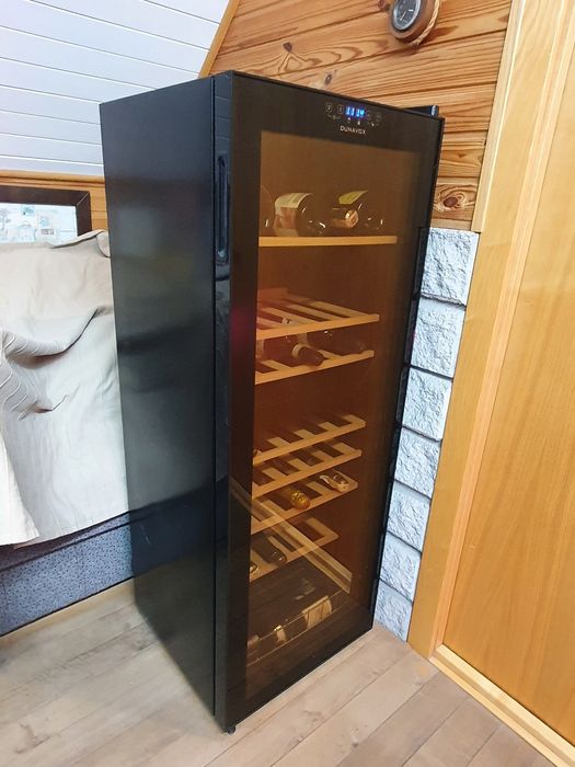 Продам холодильник для вин
