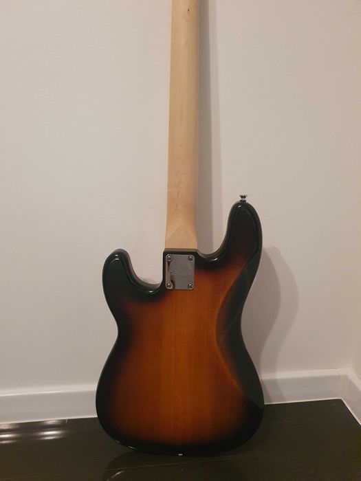 Gitara basowa Squaier