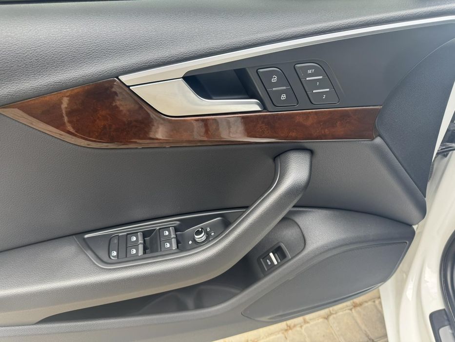 Audi a4 автомат в белом цвете 2019 г 2.0 бензин ауди а4