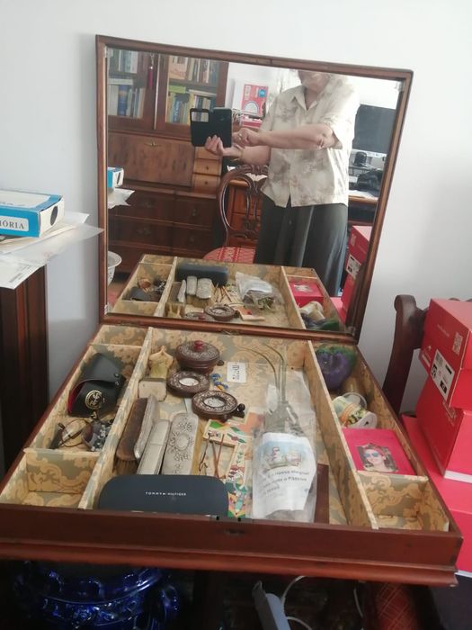 Moveis vintage comoda e jogo