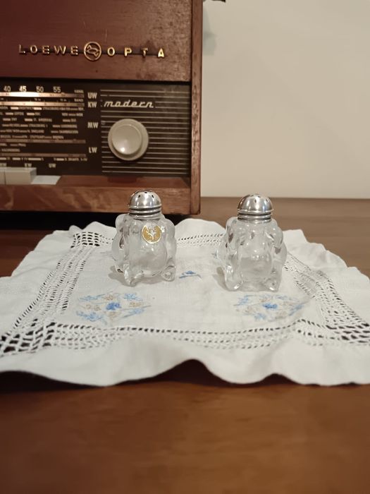 Saleiro e pimenteiro em cristal e prata