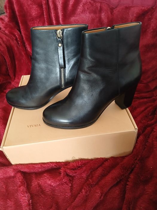 Ботінки  бренду VIVAIA