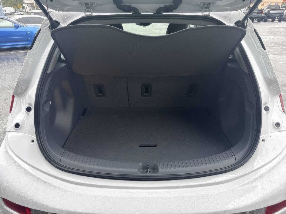 Chevrolet Bolt EV      2021