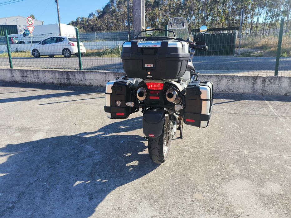 Moto Aprilia caponord