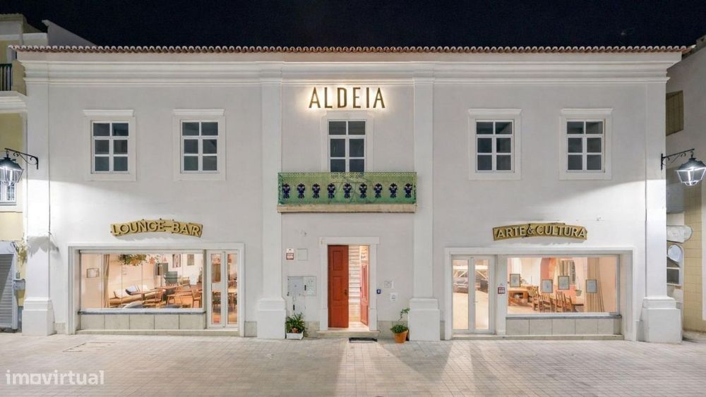 Prédio Histórico com Alojamento Local, Restauração e Espaço...