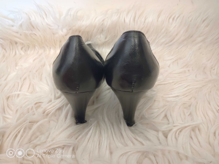 Sapatos Pretos Tam 38