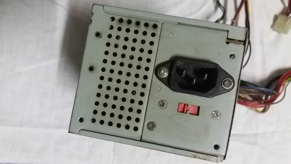 Fonte de alimentação Delta HP DPS-125EB