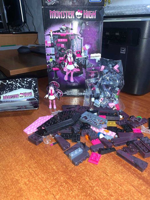 конструктор Mega Bloks Monster High «Вампирская комната Дракулауры»