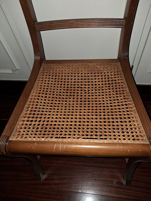 Cadeira de madeira com palhinha