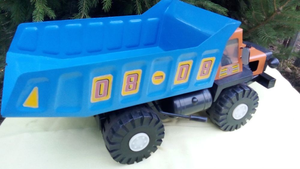 Машина игрушечная БМЗ (Брянск). Металл.