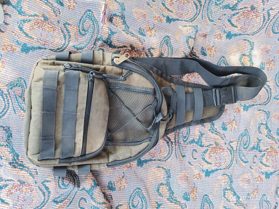 Сумка наплечная мужская в хорошем состоянии