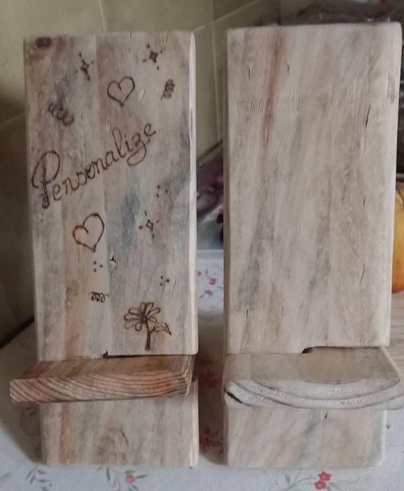 Artesanato em madeira reciclada e reparos em pequenos móveis em madeira.