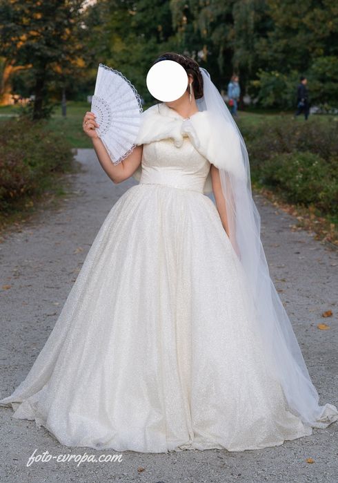 Продам весільну сукню