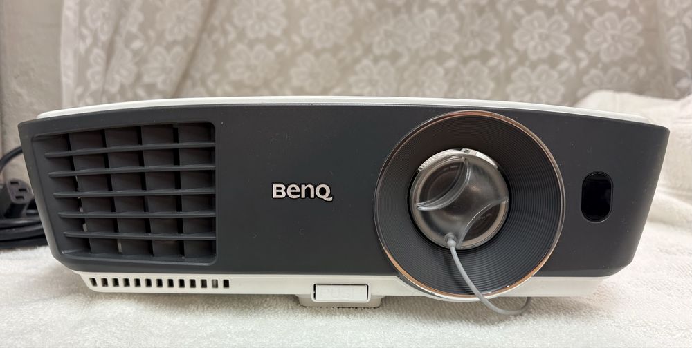 Benq 750W projektor z pilotem