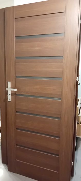 Drzwi , 80 L z regulowaną ościeżnicą , futryną