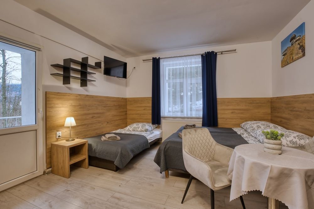 Tanie pokoje w centrum, balia, parking, ogólnodostępna kuchnia.