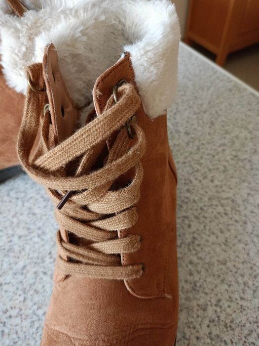Ładne brązowe buty