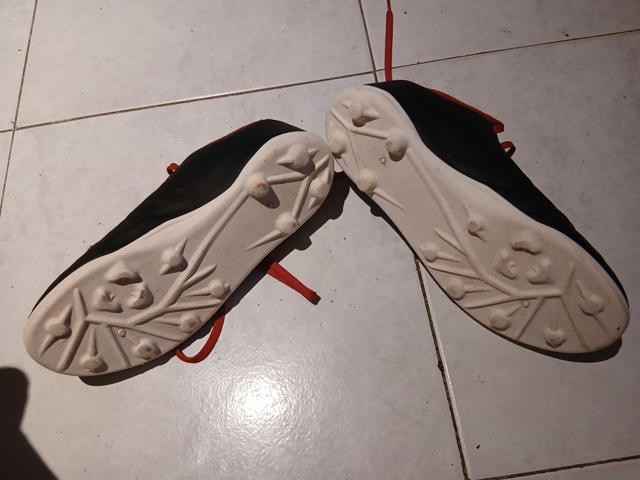 Chuteiras da kipsta n°36 usadas uma vez