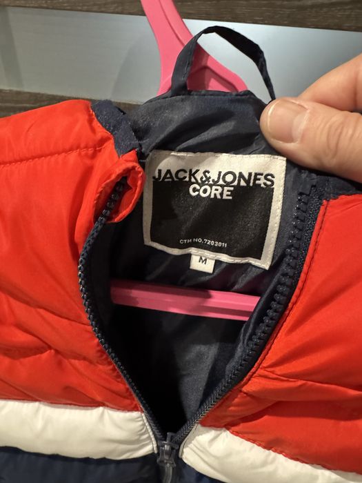 Продам курточку jack&jones